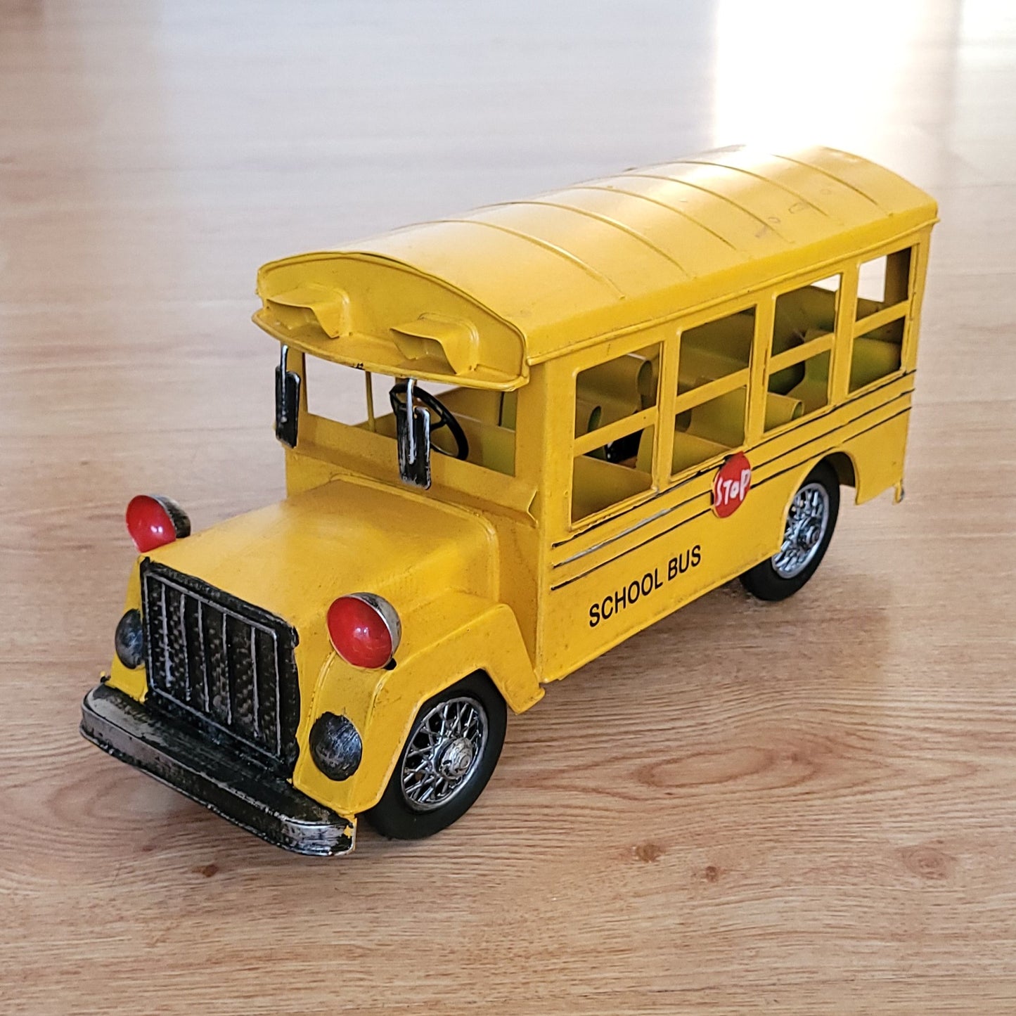 Bus Escolar de Chapa Vintage de 32 cm.