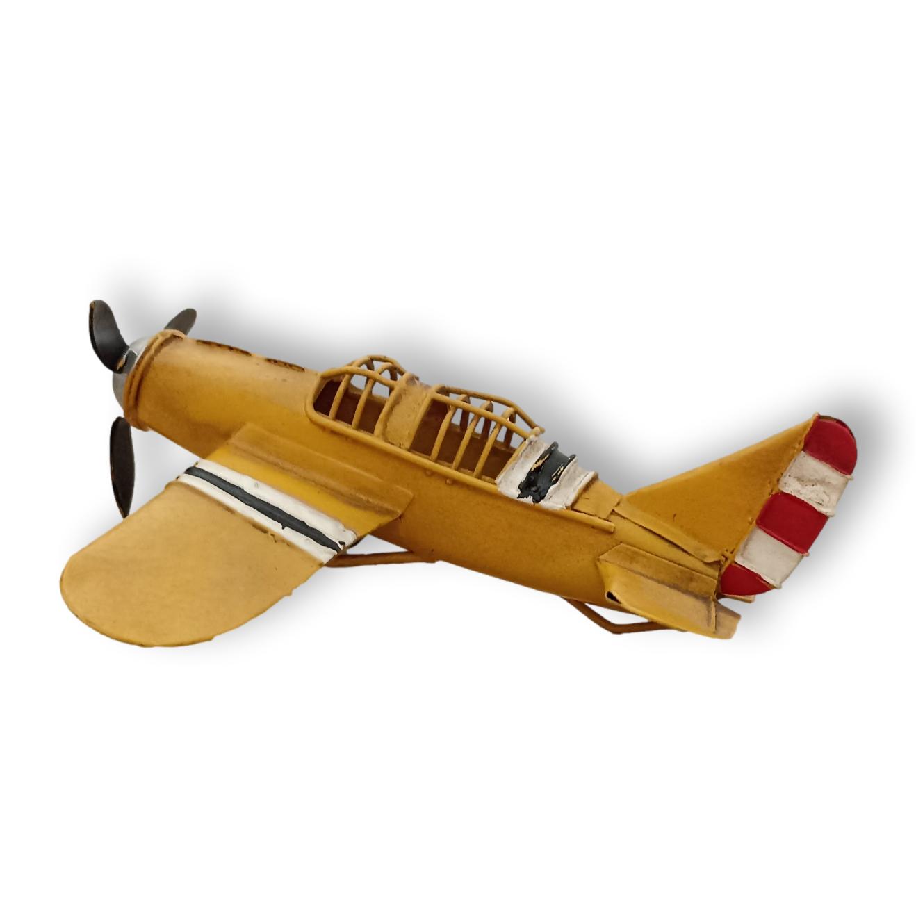 Avion Vintage en Chapa Modelo Militar