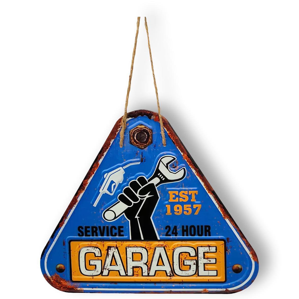 Chapa retro triangular con relieve