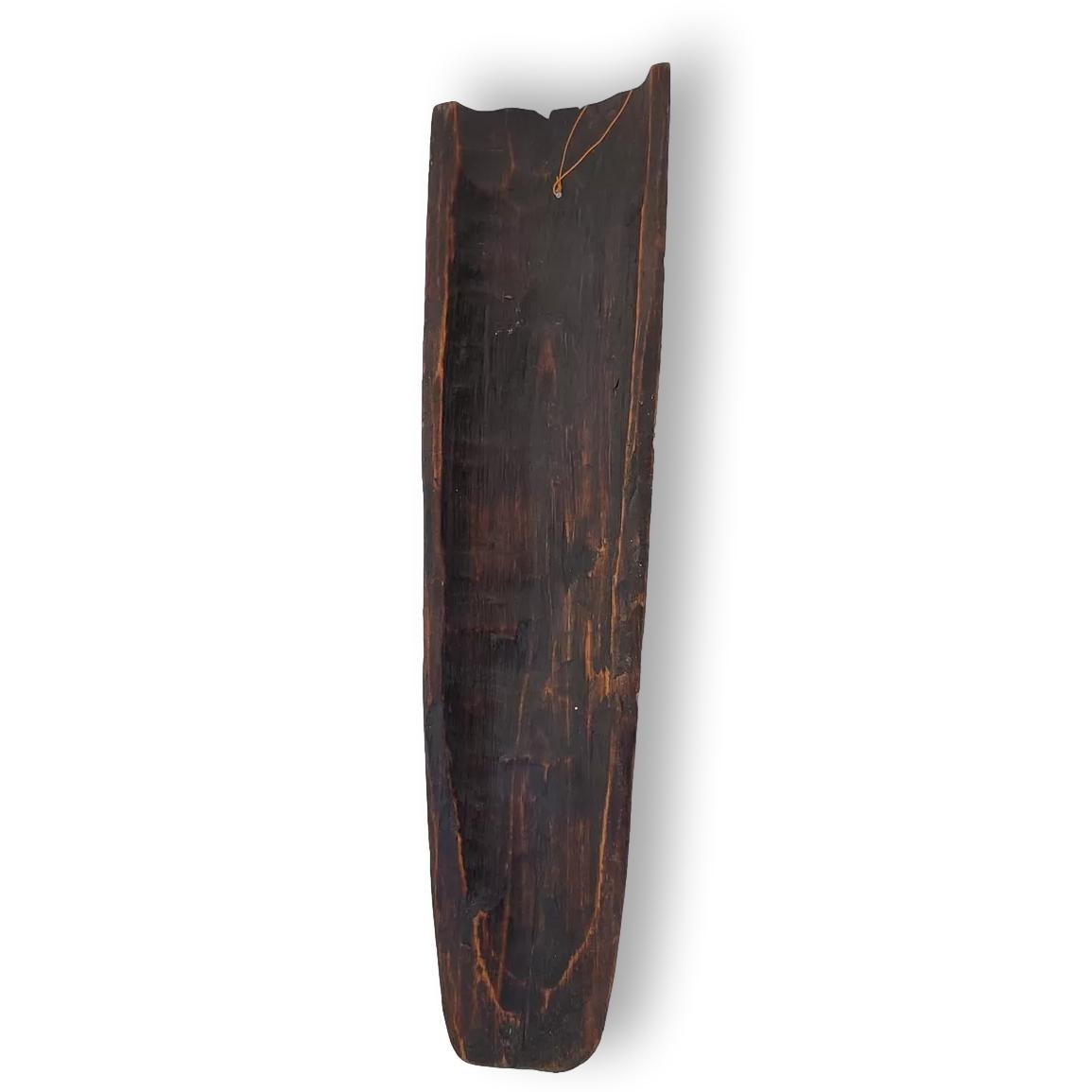 Máscara en madera tallada a mano de 50cm.