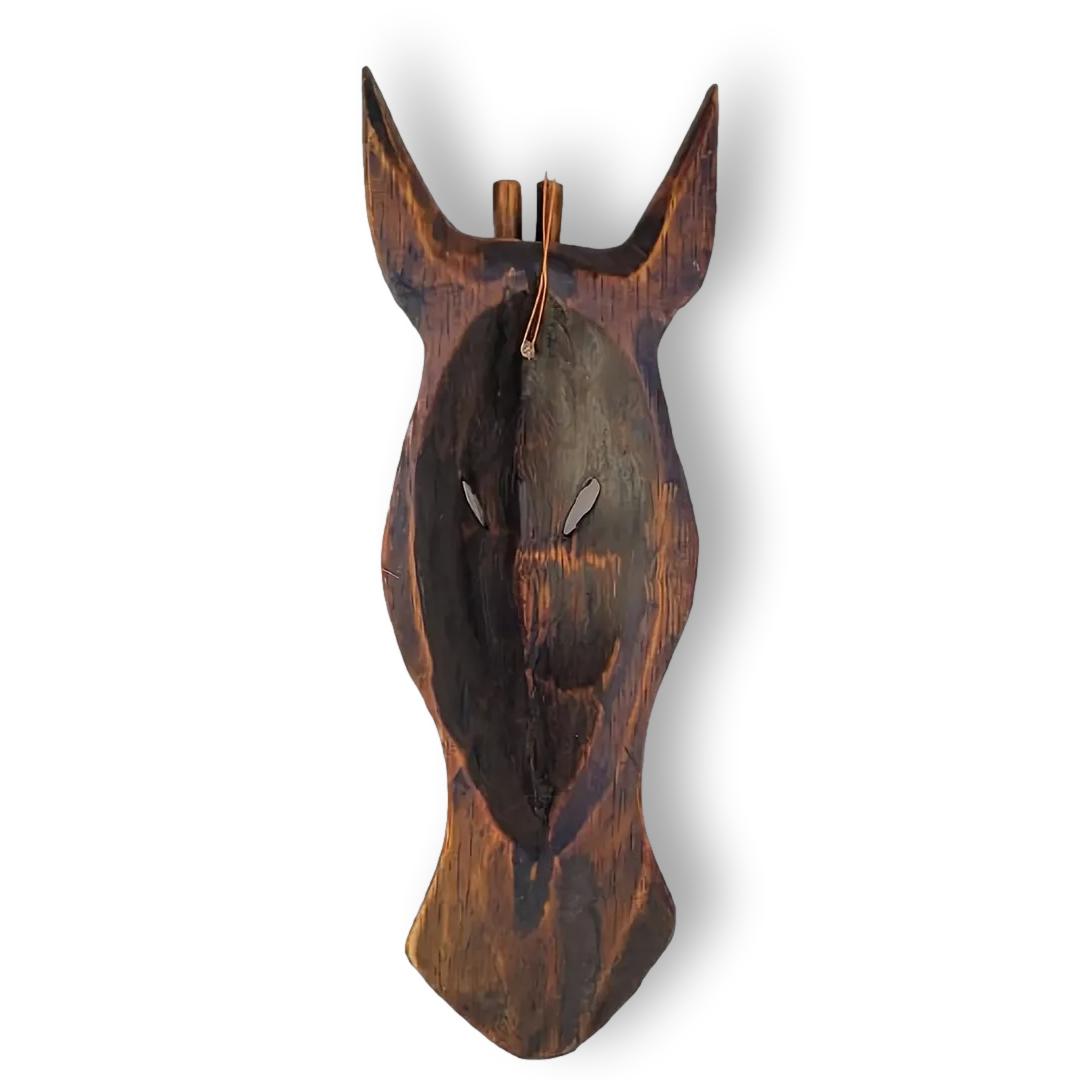 Máscara en madera tallada modelo Jirafa de 50cm.