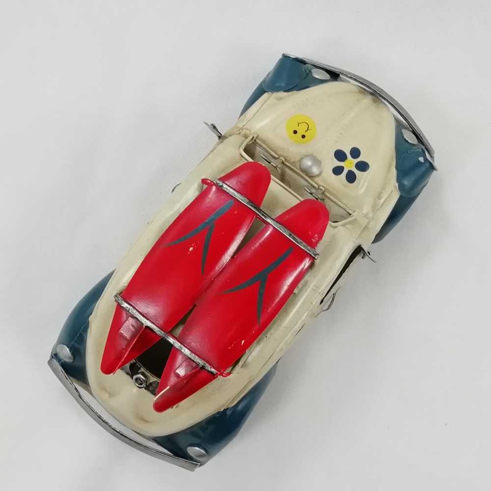 Replica artesanal de auto en chapa
