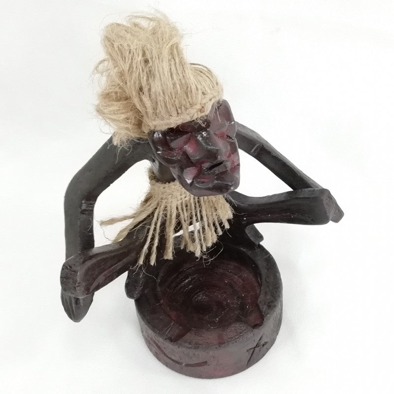 Cenicero de Hombrecito primitivo en madera