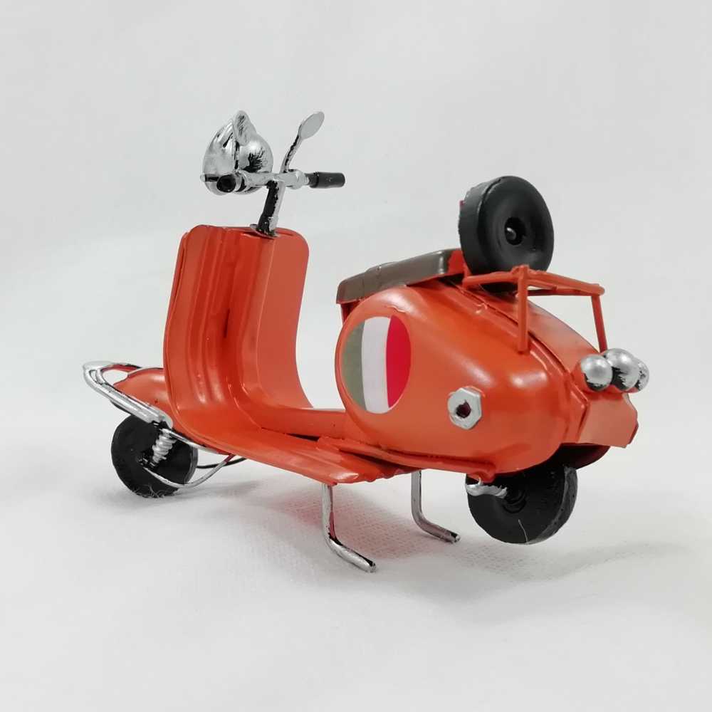 Replica artesanal de moto en chapa